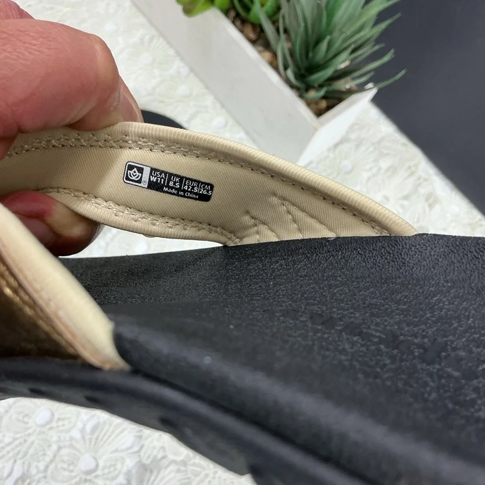 Spenco Women's Black and Gold Sandals